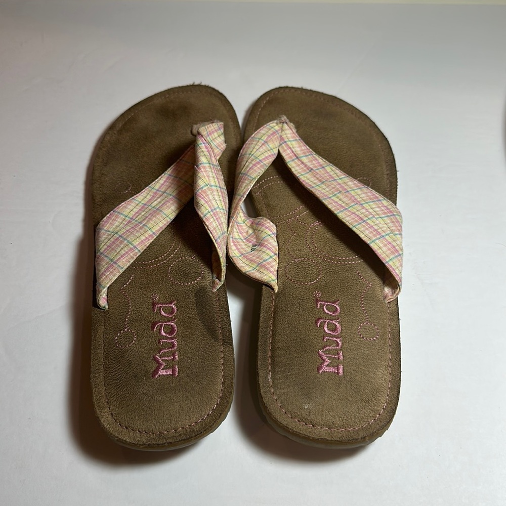 Mudd Flip Flops.